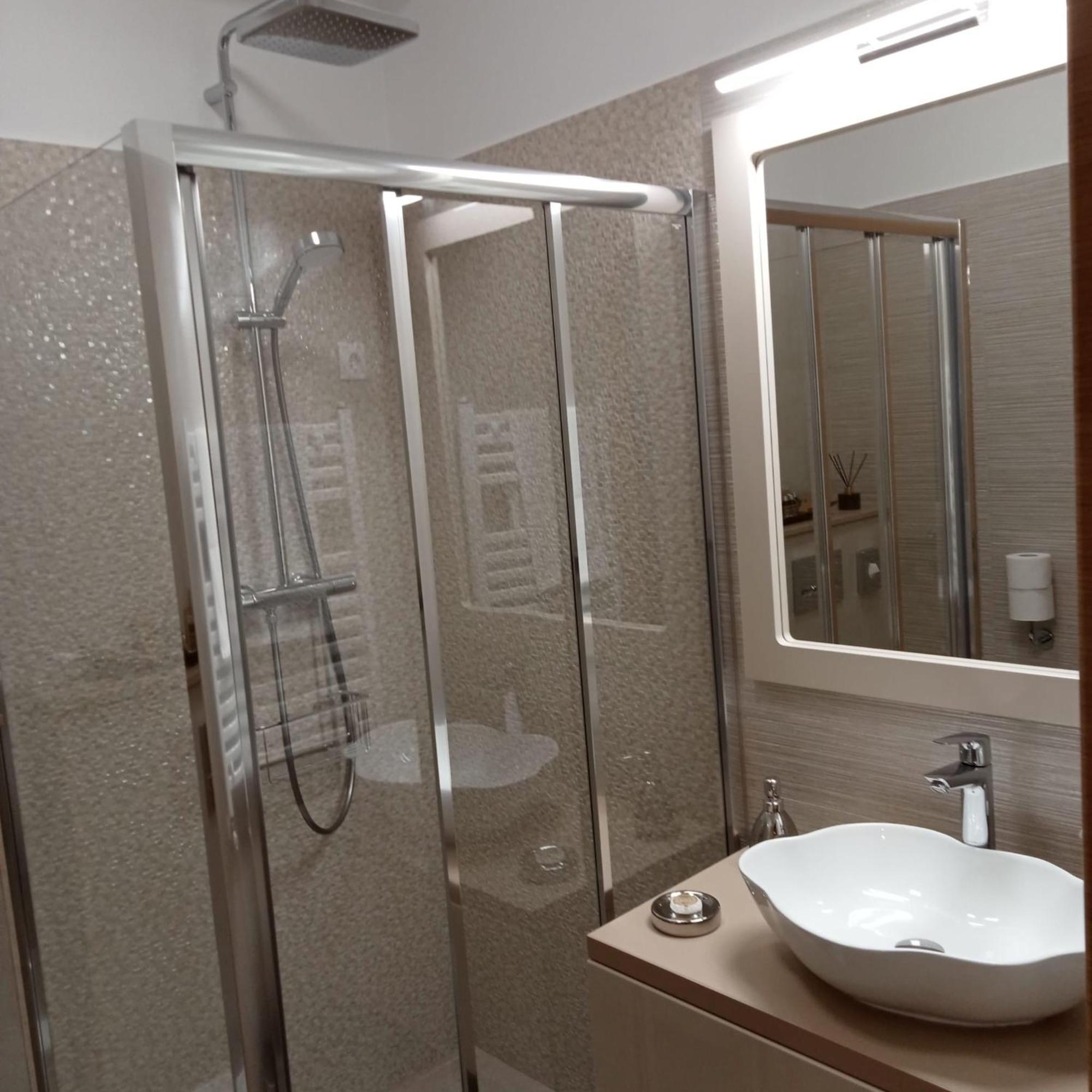 Elegant Suite - Titan Park Bucharest Exterior photo